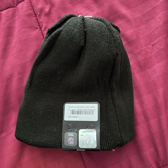 Las Vegas Raiders New Era Dispatch Cuffed Knit Hat With Pom - Black - Picture 2 of 3